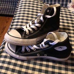 Girls / boys converse high top tennis shoes